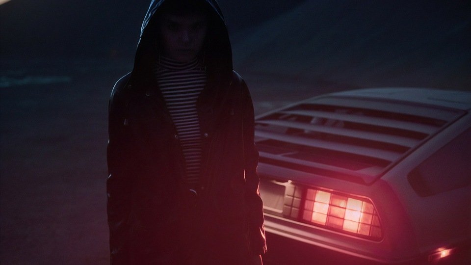 Гонщик на автомобиле Делореан