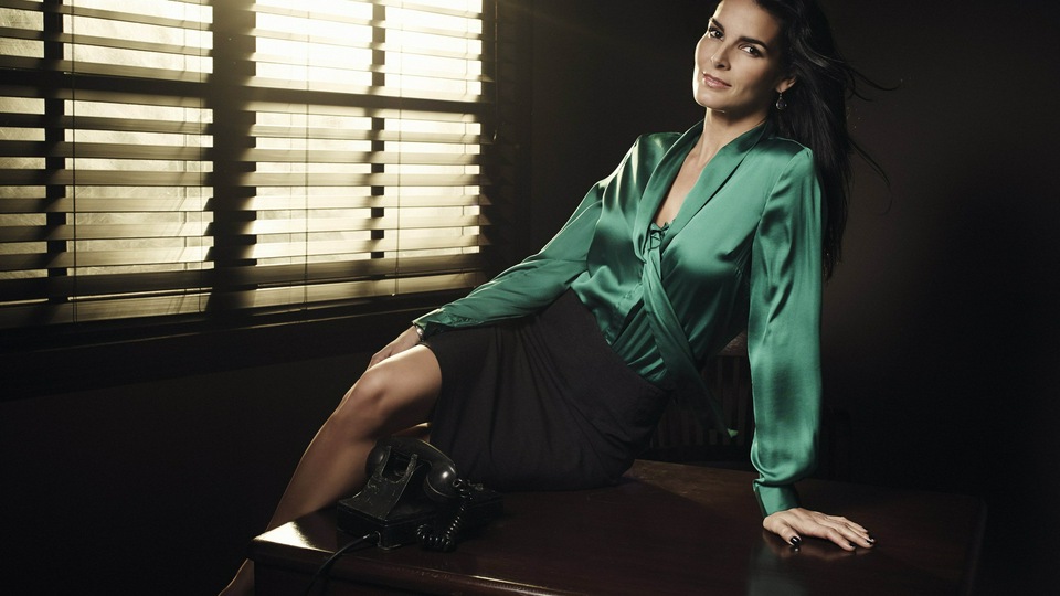 Энджи Хармон