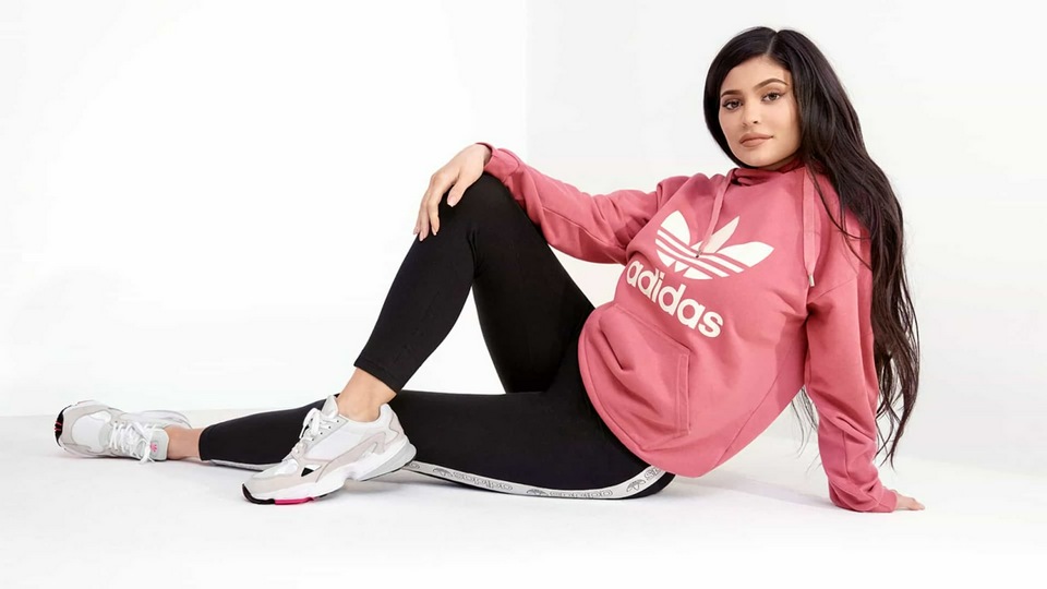 Кайли Дженнер Adidas 2019