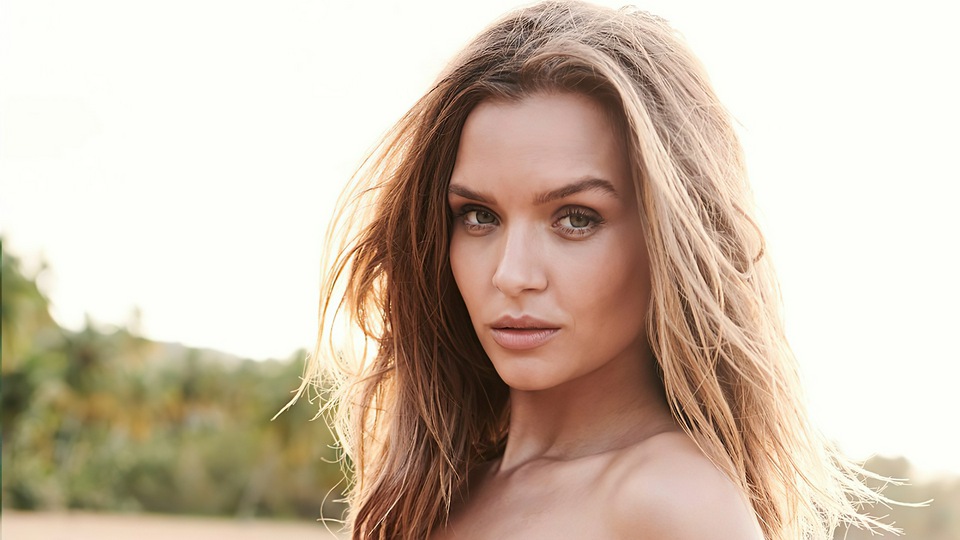 Спортивный иллюстрированный купальник Josephine Skriver 2020