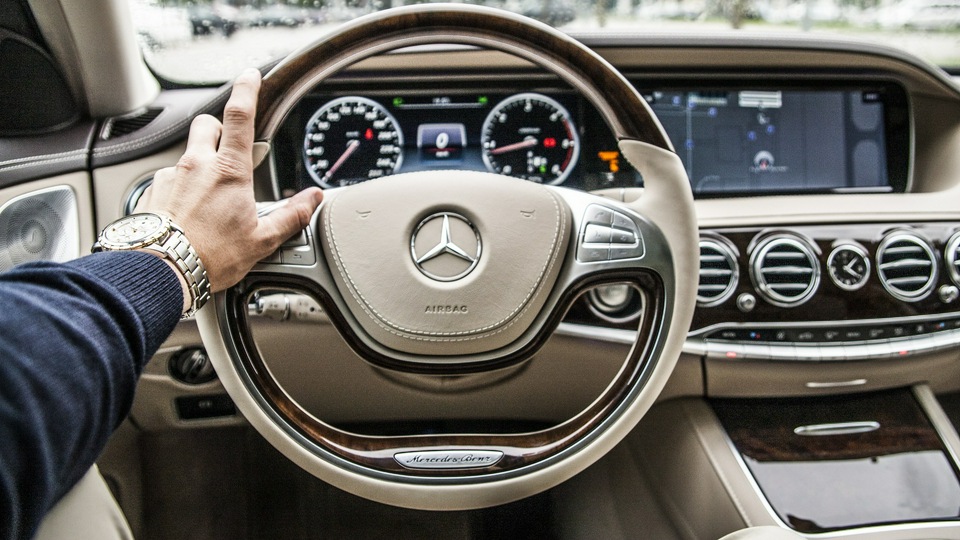 Рулевое управление автомобиля Mercedes