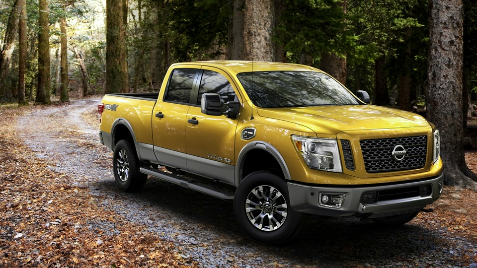 Nissan Titan Желтый