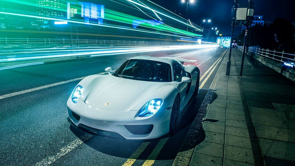 Автомобиль Porsche 918 Spyder