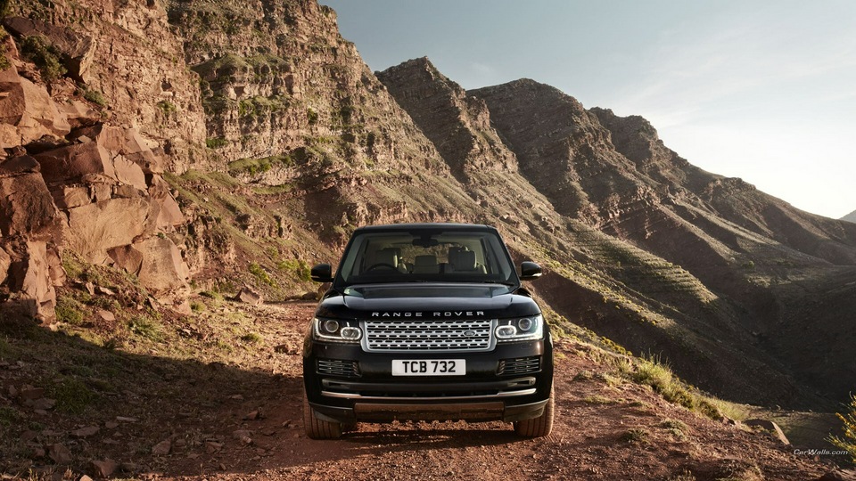 Черный внедорожник Range Rover