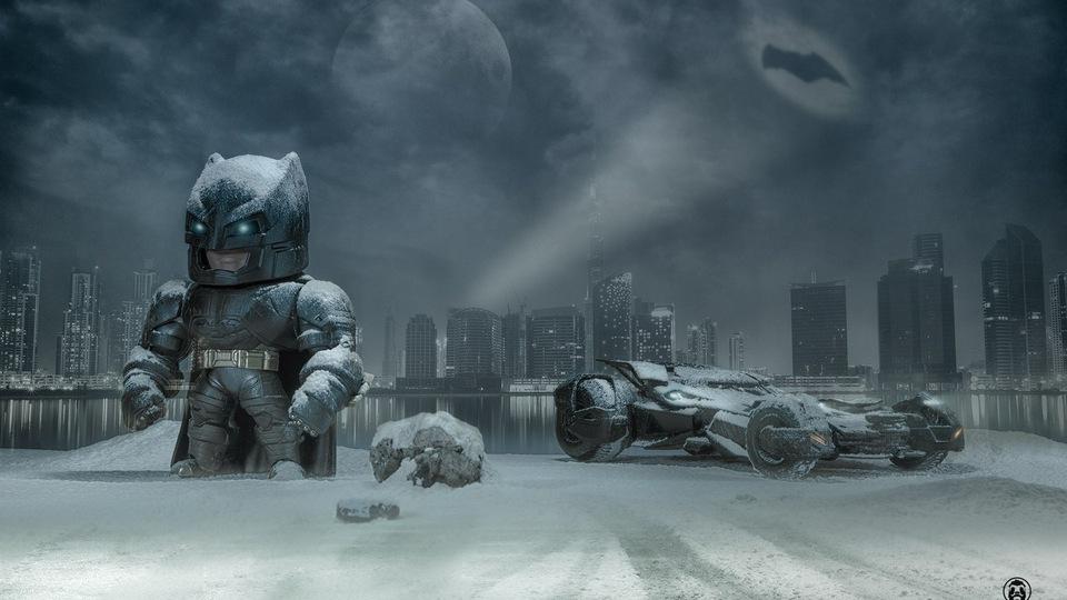 Бэтмен за пределами Готэма с Бэтмобилем