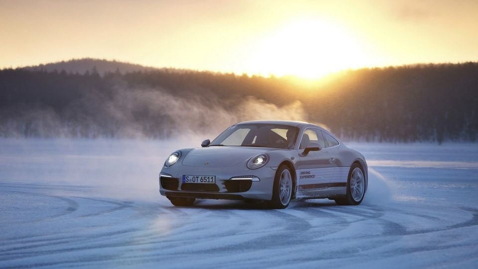 Porsche 911 Snow