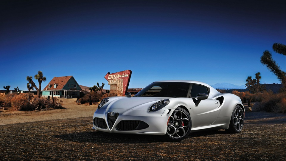 Автомобиль Alfa Romeo 4C