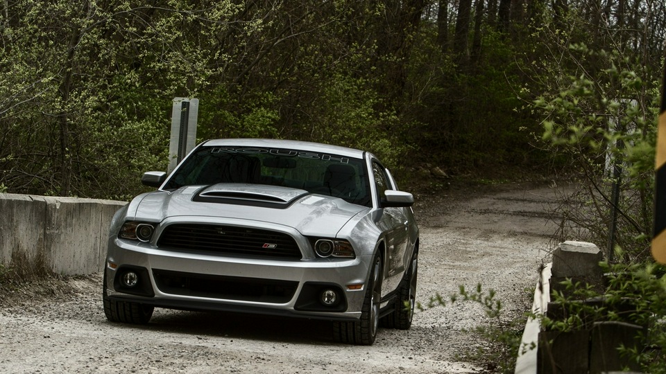 Автомобиль Ford Mustang