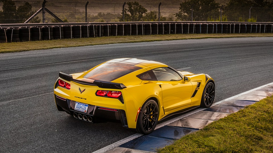 2017 Chevrolet Corvette Grand Sport Сзади