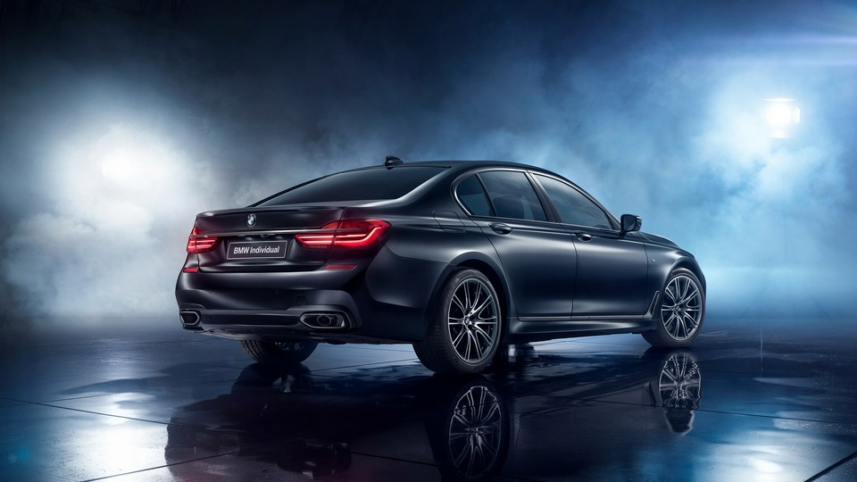 BMW 750i Black Ice Edition 2017 сзади