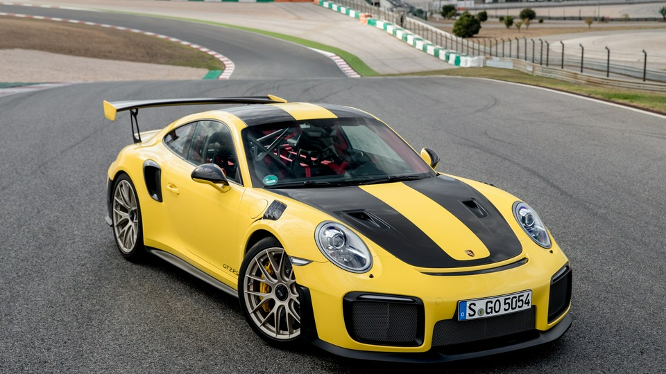 Спортивный Porsche 911 GT2 RS