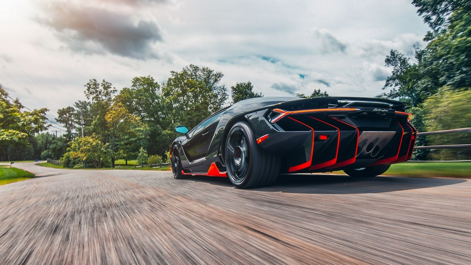 Lamborghini Centenario Купе сзади