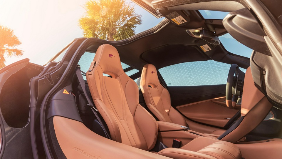 Интерьер купе McLaren MSO 720S 2018 года выпуска