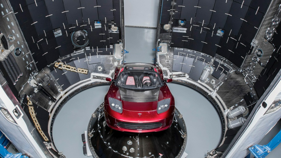 Tesla Roadster превращается в Falcon Heavy