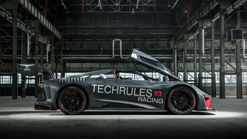 Капот Techrules Ren RS 2018 открыт