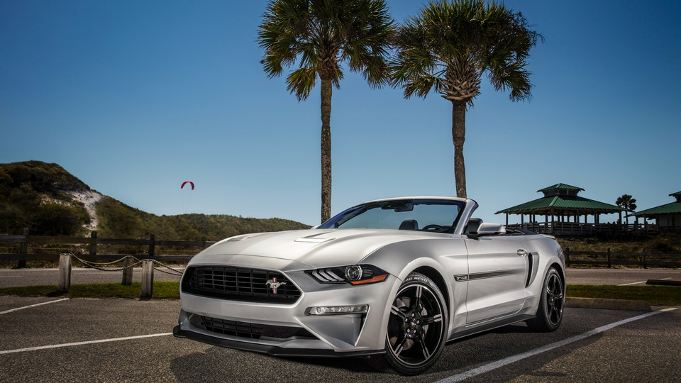 Кабриолет Ford Mustang GT 2019 года выпуска