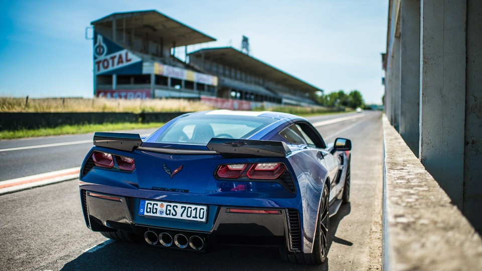 Chevrolet Corvette Grand Sport сзади