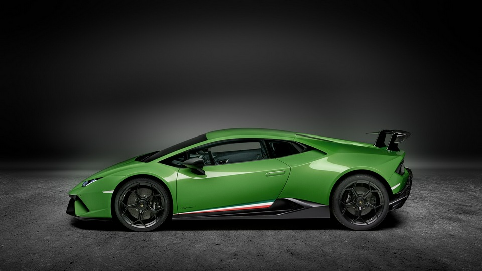 Lamborghini Huracan Performante 2019 Вид сбоку