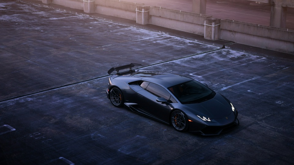 Черный Lamborghini Huracan