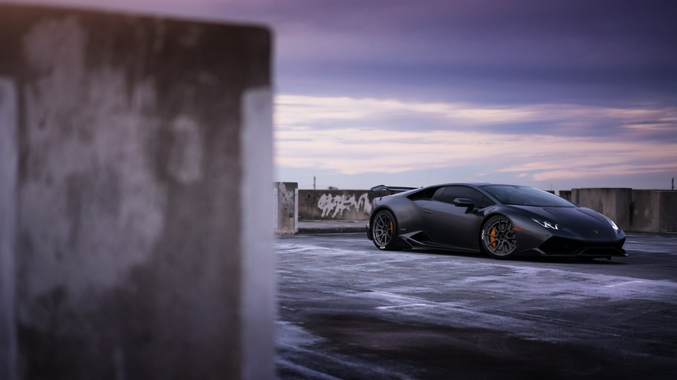 Черный Lamborghini Huracan 2018