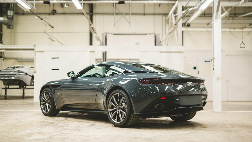 Aston Martin DB11 V8 Classic Driver Edition 2018 сзади