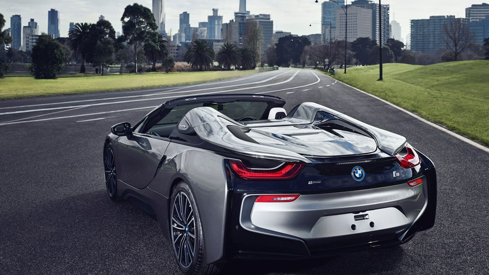 BMW I8 Roadster 2018 сзади