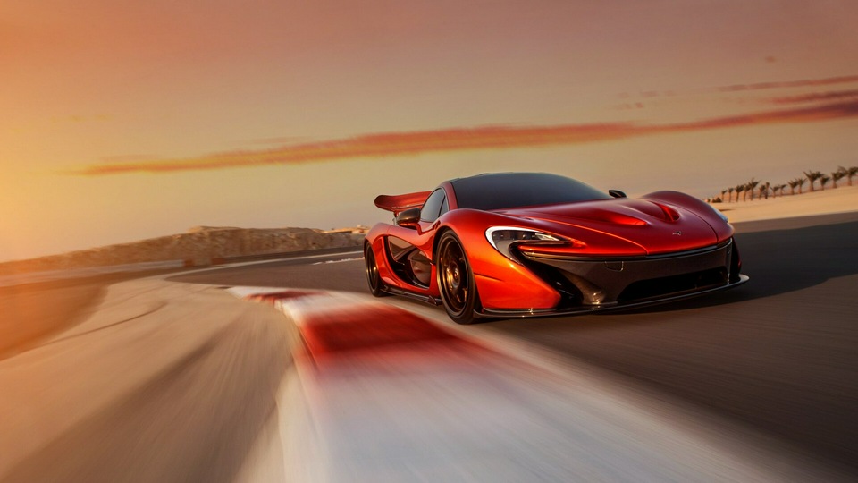 Красный Mclaren P1