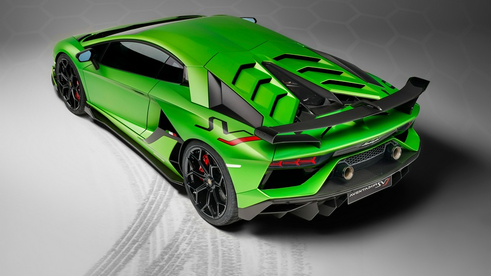 2018 Lamborghini Aventador SVJ Вид сзади сверху