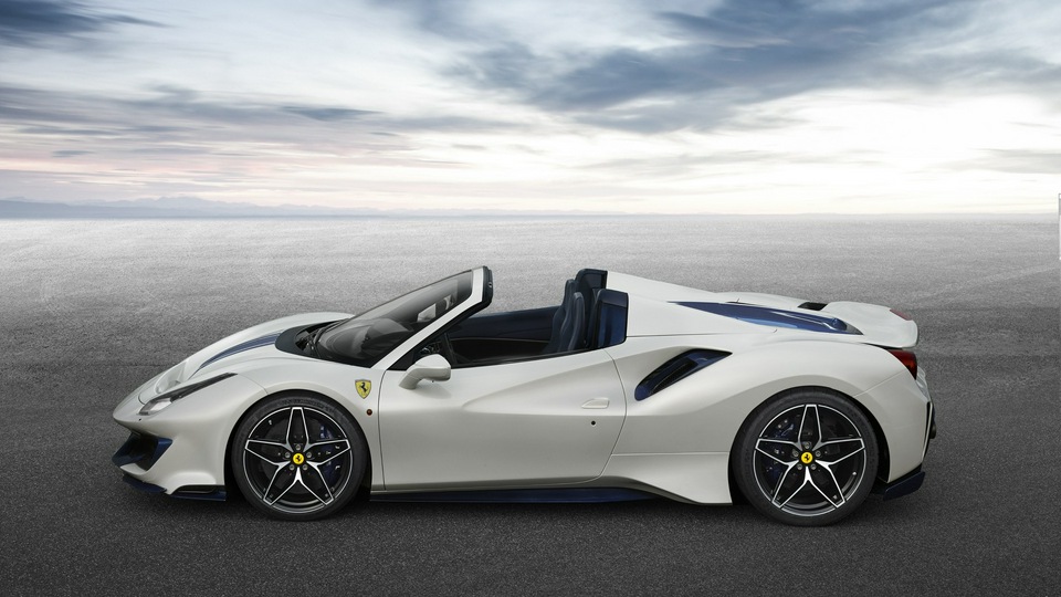 2018 Ferrari 488 Pista Spider Вид сбоку