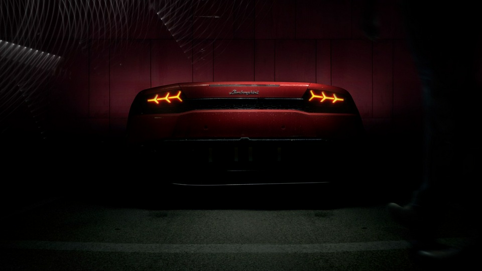 Красные задние фонари Lamborghini Huracan