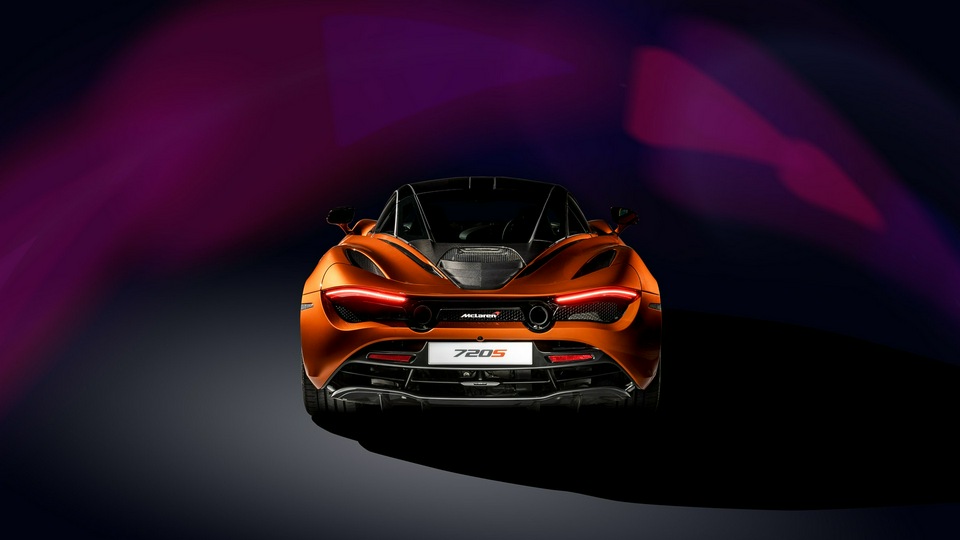 McLaren 720S сзади