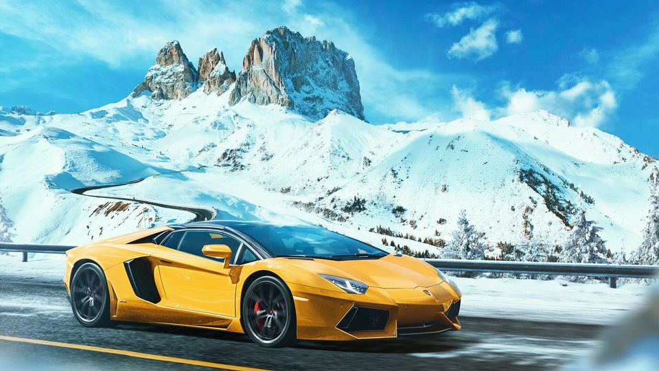 Желтый Lamborghini Aventador