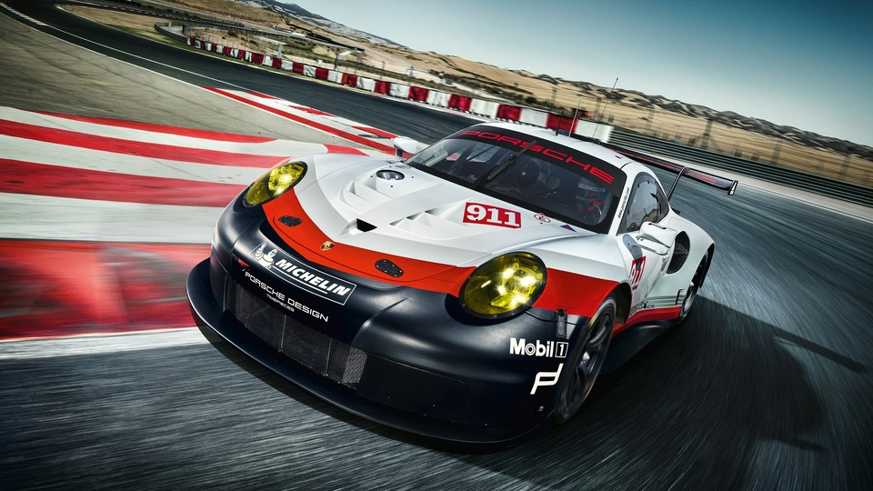 PORSCHE 911 RSR