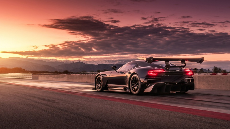 Aston Martin Vulcan 8k