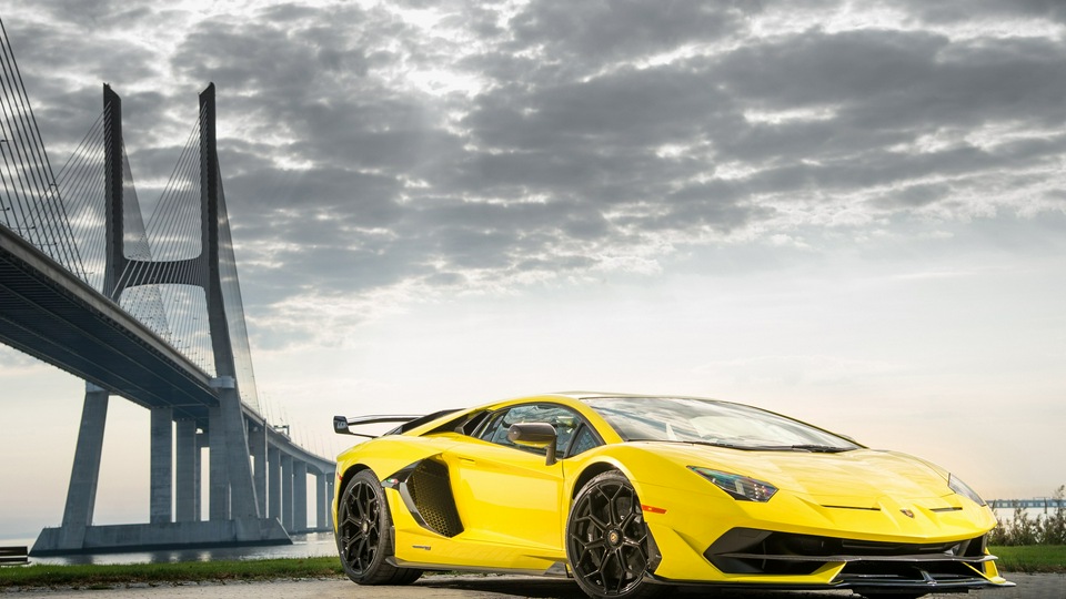 2019 Lamborghini Aventador SVJ спереди