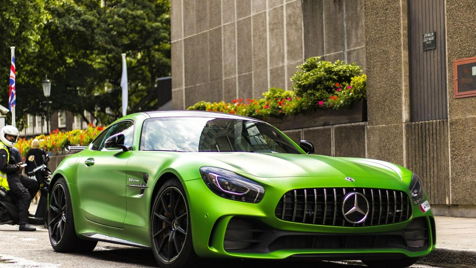 Зеленый Mercedes AMG GT R 5k