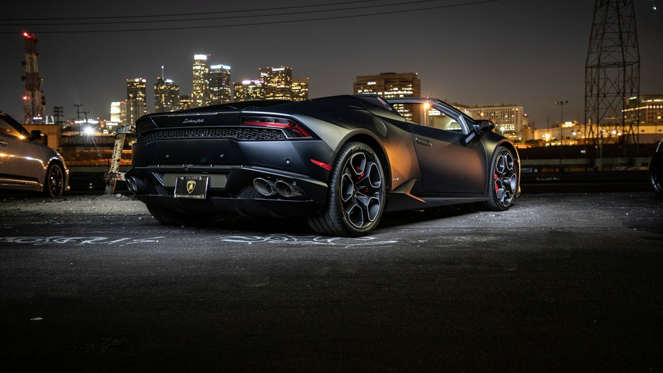 Huracan сзади 8k