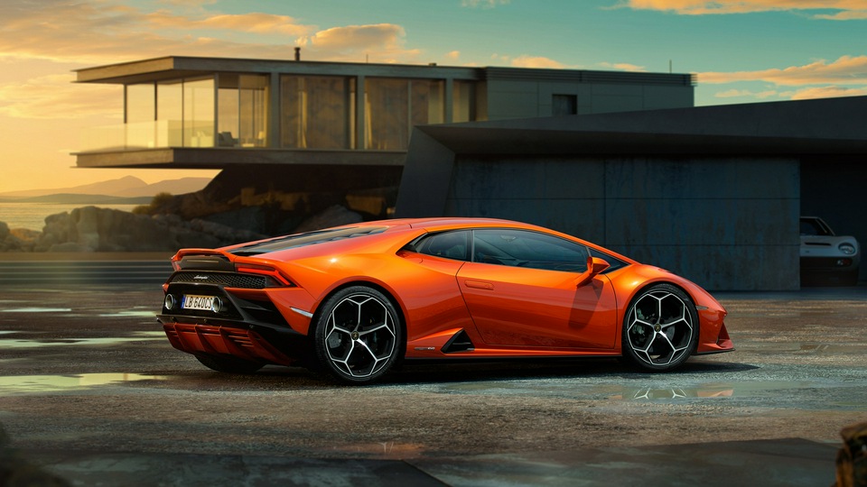 Lamborghini Huracan EVO 2019 Вид сбоку