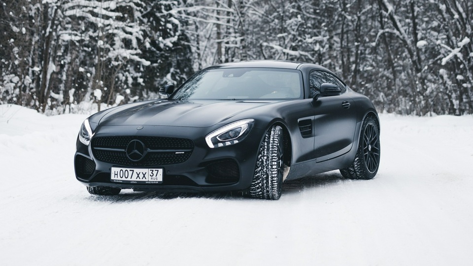 Черный Mercedes Amg Gt в снегу 4k