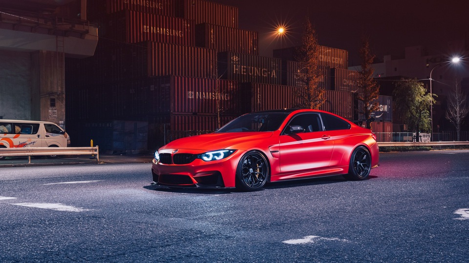 Красный Bmw M4