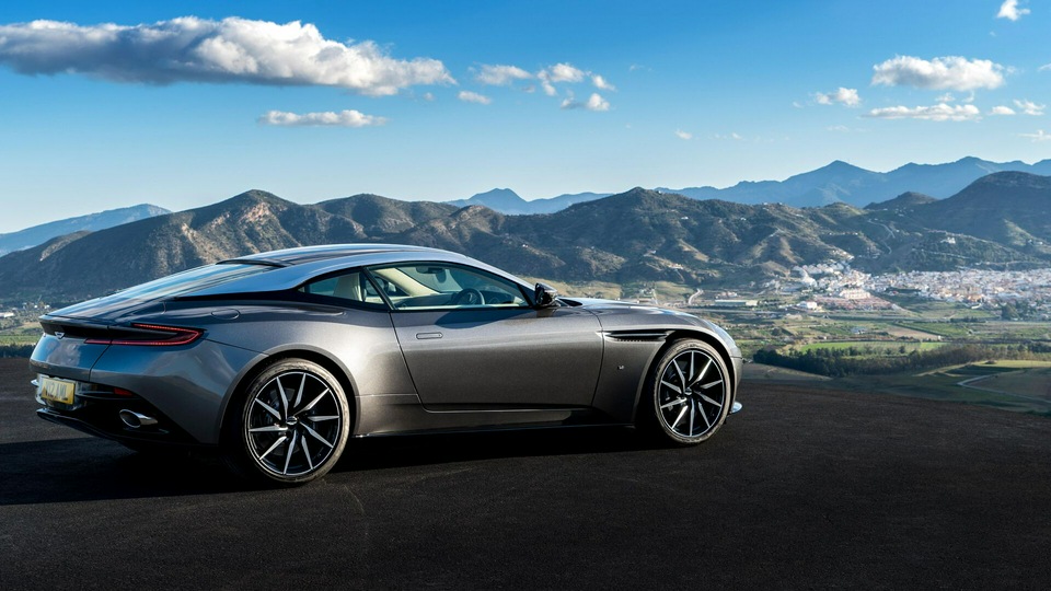 Aston Martin 8k