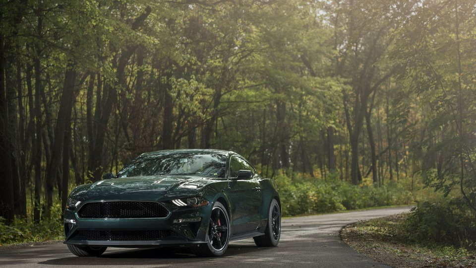 Передняя часть Ford Mustang Bullitt 2019 года выпуска