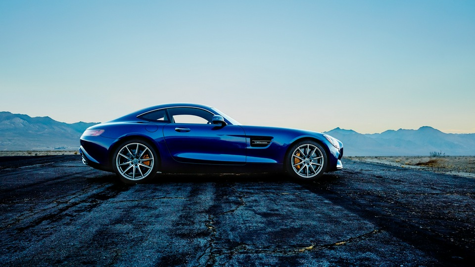 Синий Mercedes Benz Amg GT