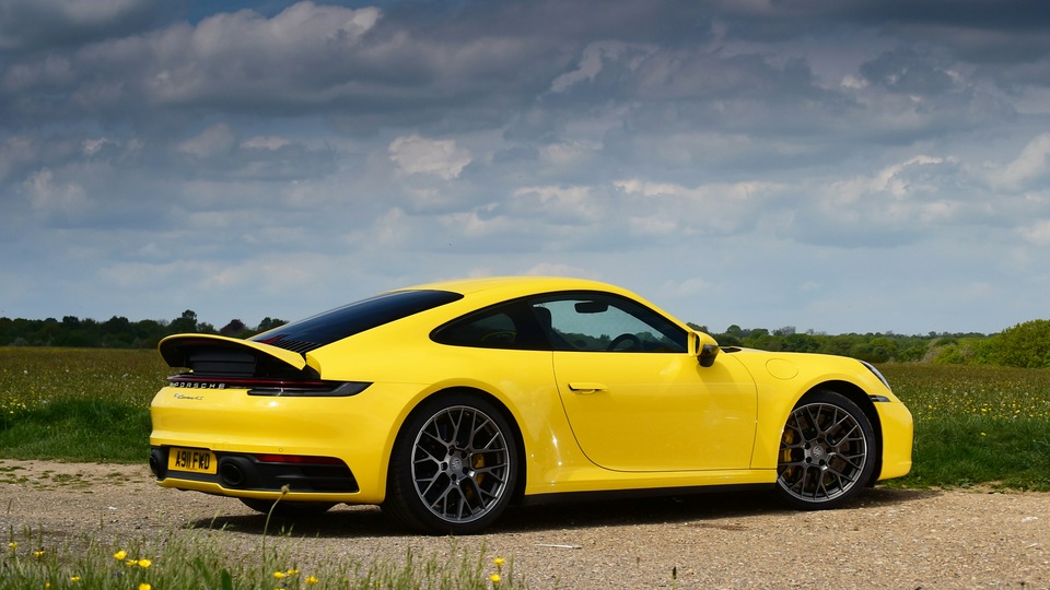 Porsche 911 Carrera 4s Желтый 2019