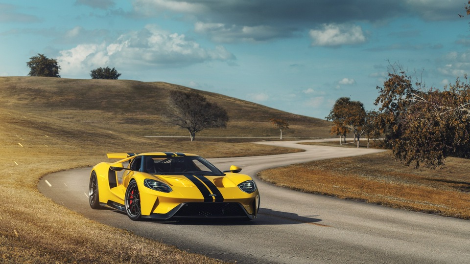 Желтый Ford GT 1 8k