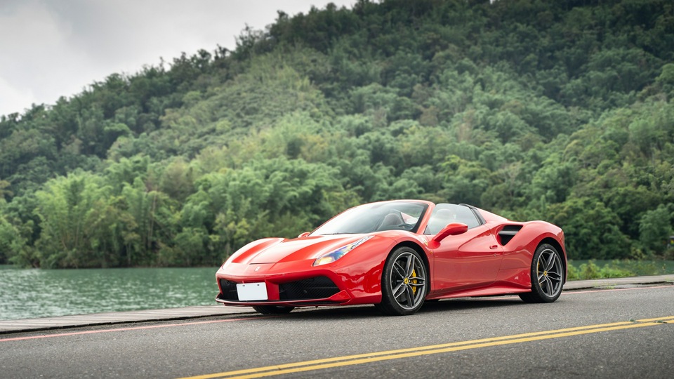 Ferrari 488 Spider 5k