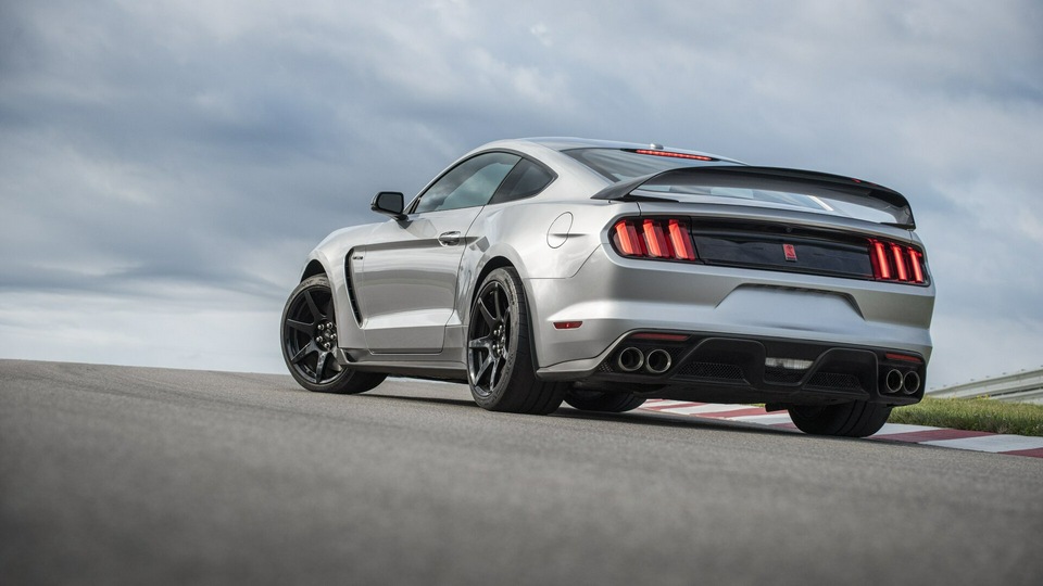 2020 Mustang Shelby GT350R сзади