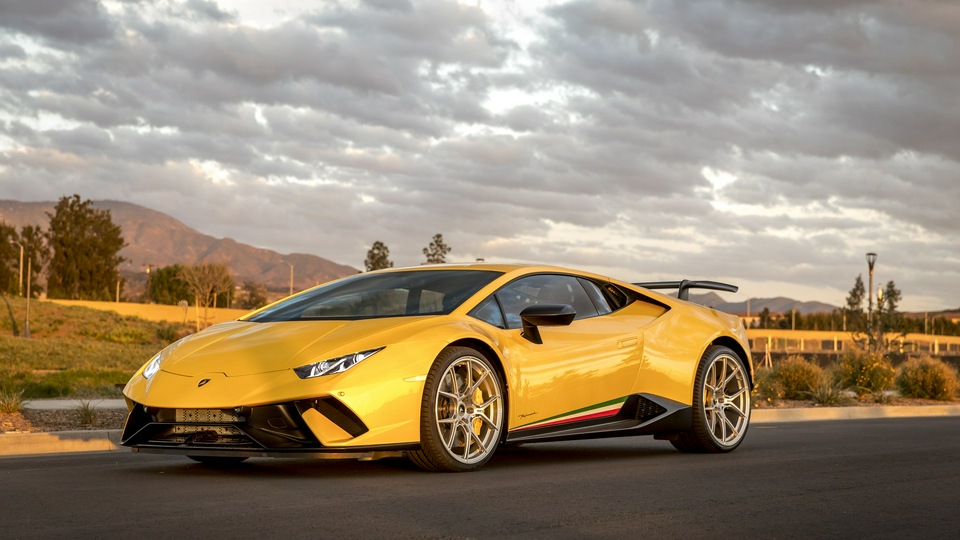 Lamborghini Peformante Huracan Желтый 5k