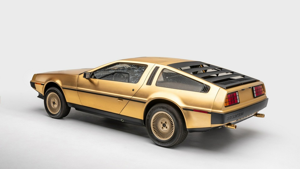 1981 DeLorean DMC 12 с золотым покрытием 5k