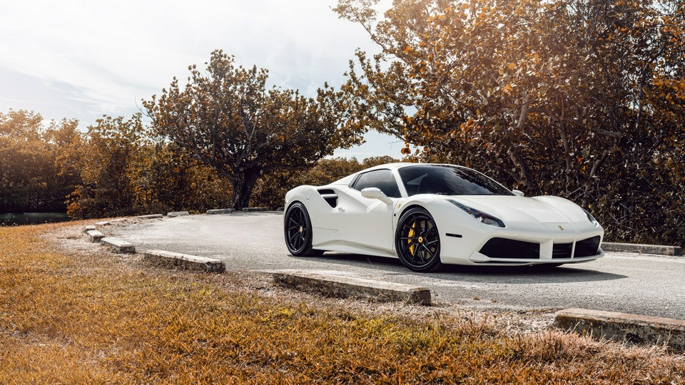 Белый Ferrari 488 8k